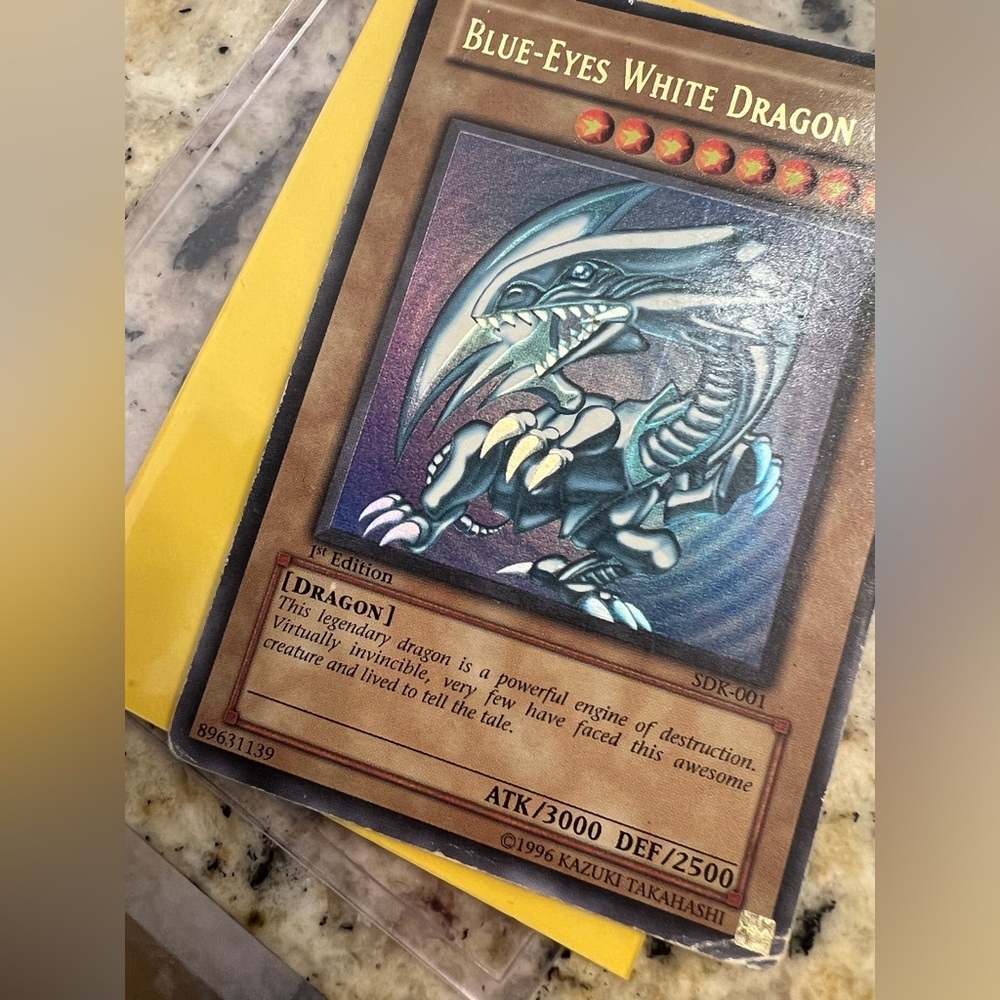 Blue-Eyes White Dragon Trading Card Set - Picture 8 of 12